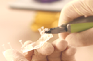 ニッパなどでサポート（支持台）を取り除く。